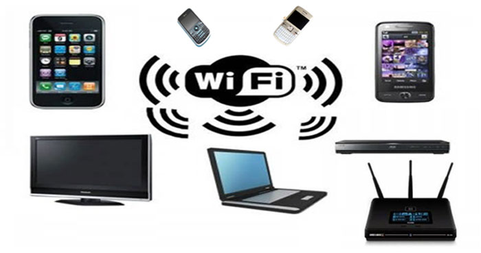 значок wi-fi окружен ноутбуком, телефонами, монитором